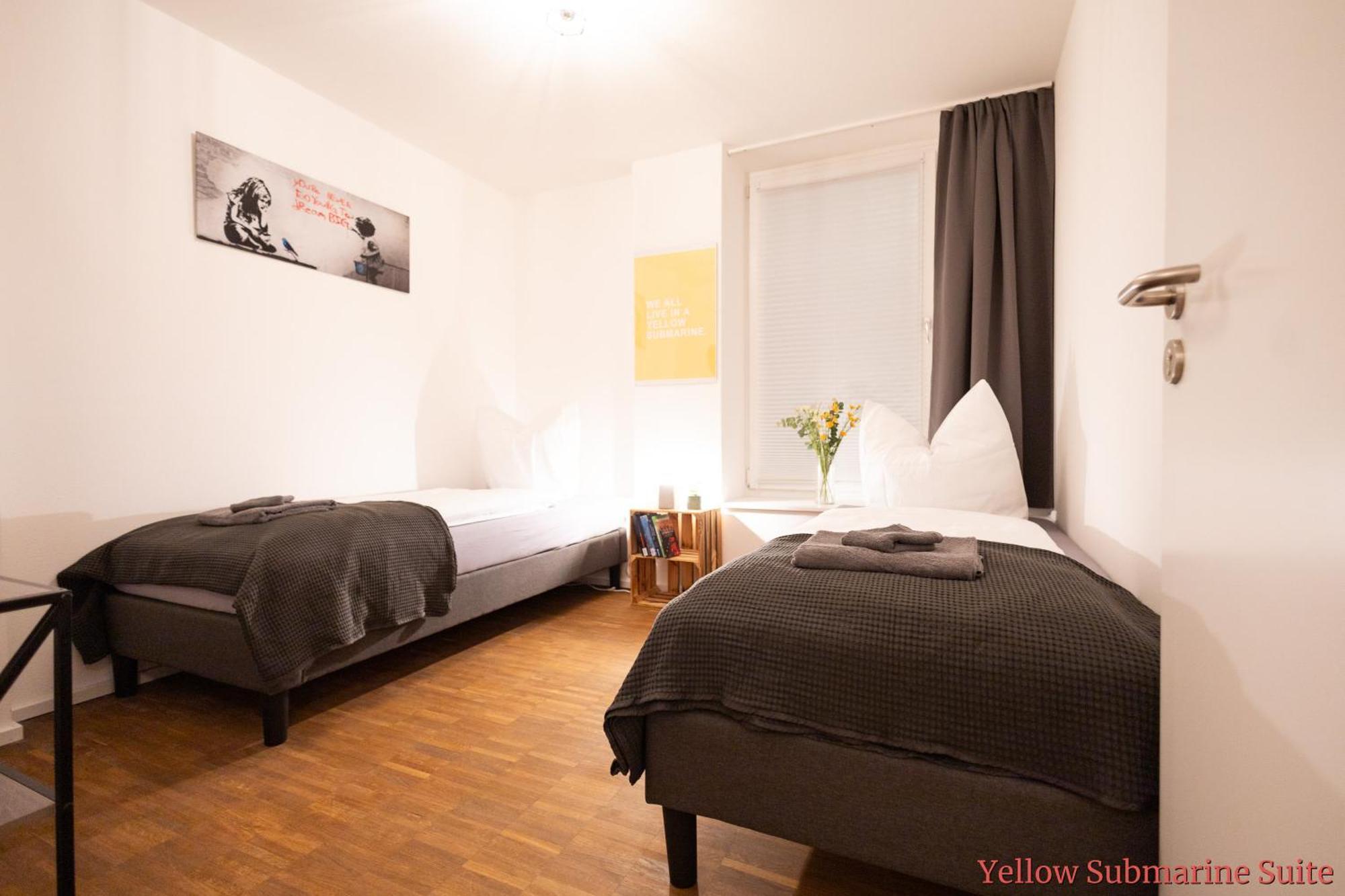 Ko-Living - Beatles Und Banksy Suites & Studios Am Eselsbrunnen - Altstadt - Kueche Halle  Dış mekan fotoğraf
