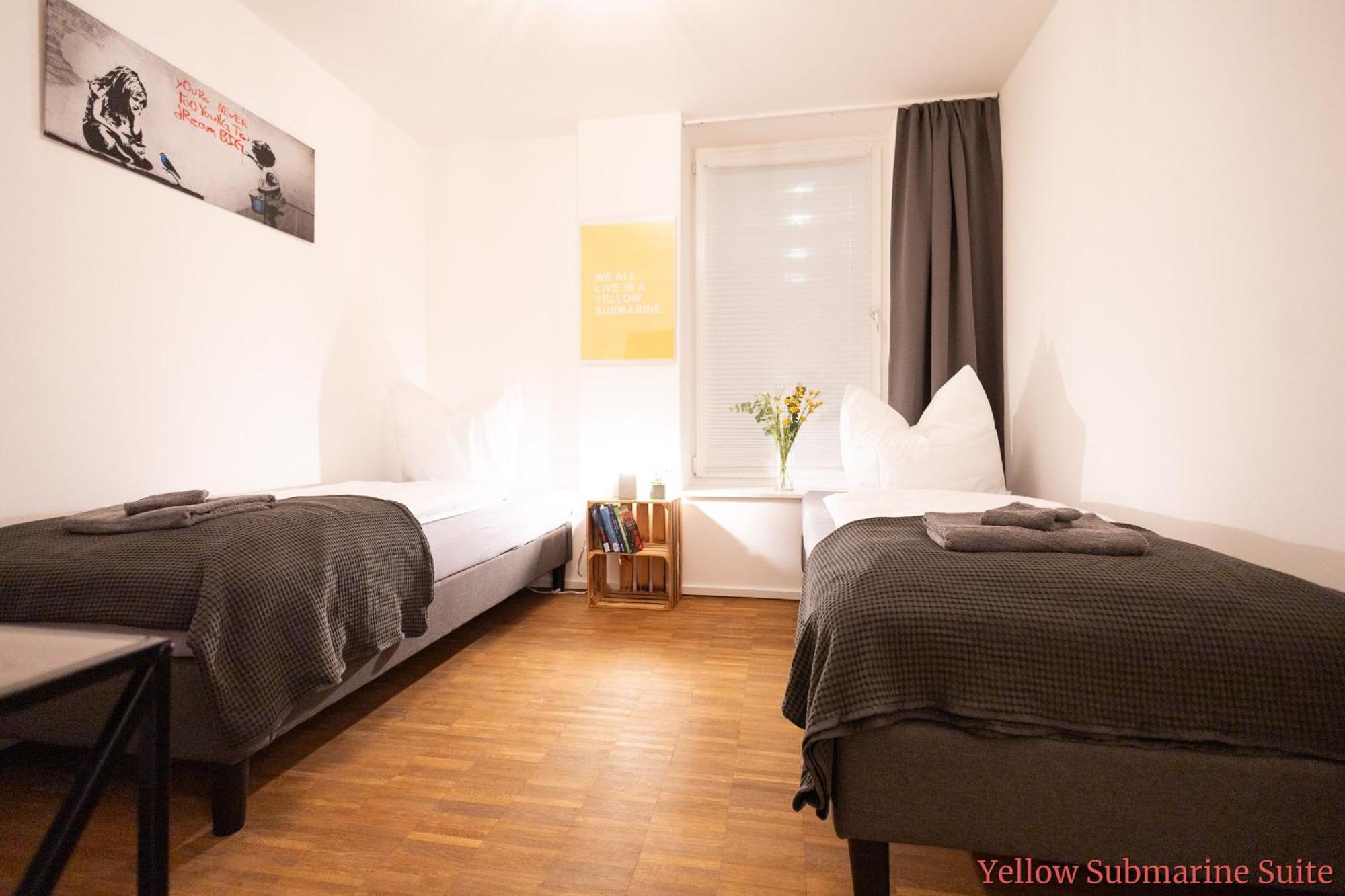 Ko-Living - Beatles Und Banksy Suites & Studios Am Eselsbrunnen - Altstadt - Kueche Halle  Dış mekan fotoğraf